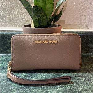 Michael Kors wallet/clutch
